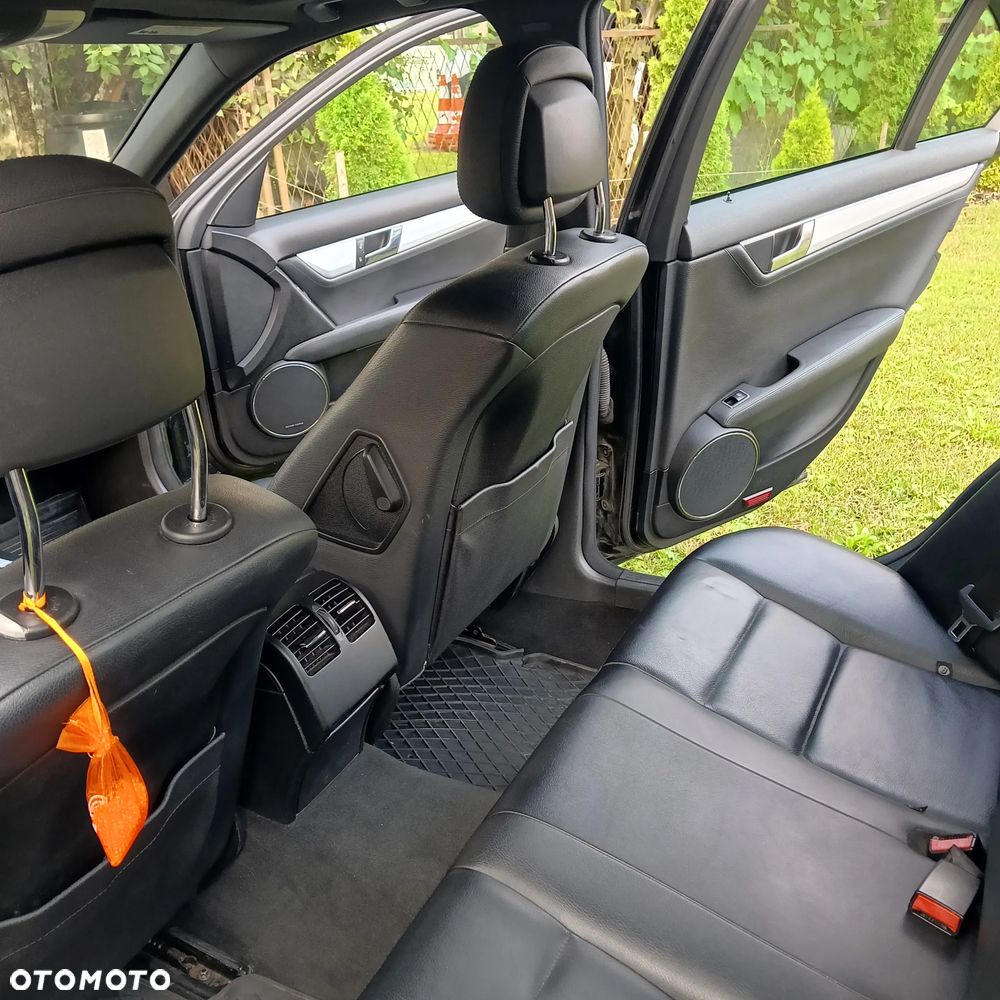 Mercedes-Benz Klasa C 300 7G-TRONIC - 18