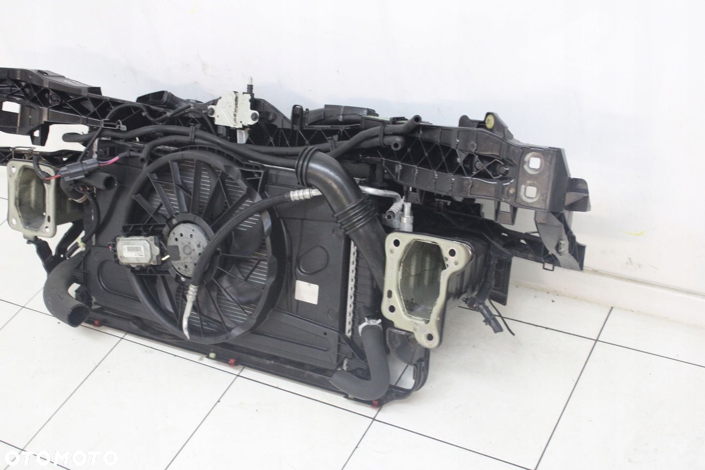 PAS PRZEDNI WZMOCNIENIE CHŁODNICE FORD FOCUS MK2 LIFT 2007R- 2.0 TDCI - 12
