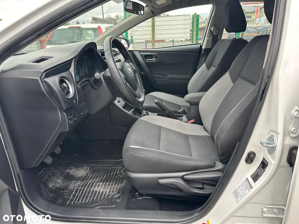 Toyota Auris - 13