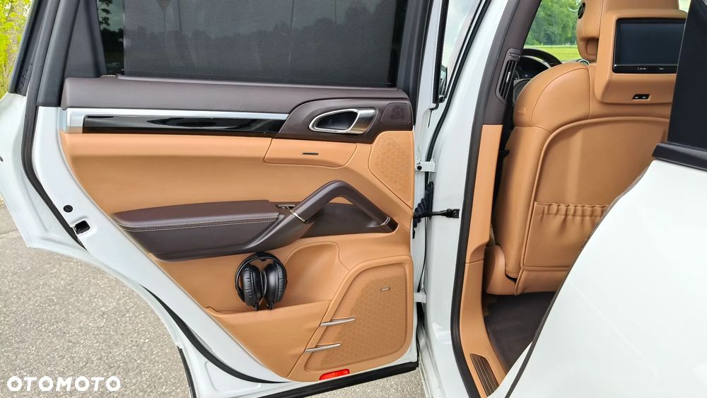 Porsche Cayenne Platinum Edition - 31