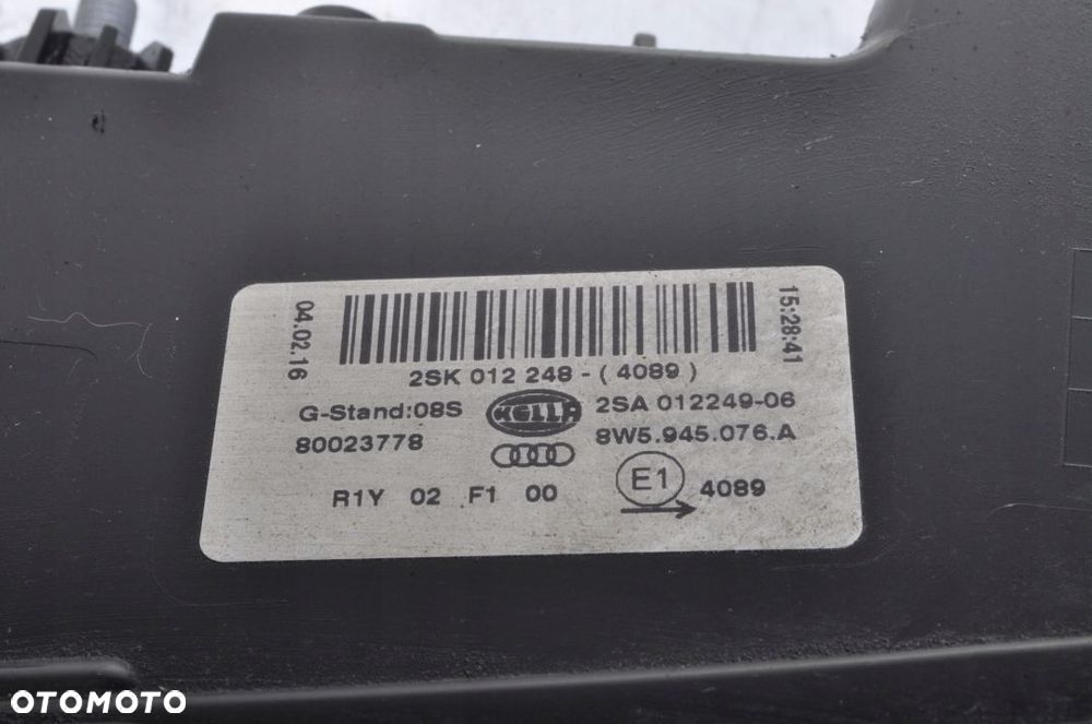 AUDI A4 B9 LAMPA PRAWY TYŁ W KLAPĘ 8W5945076A - 3
