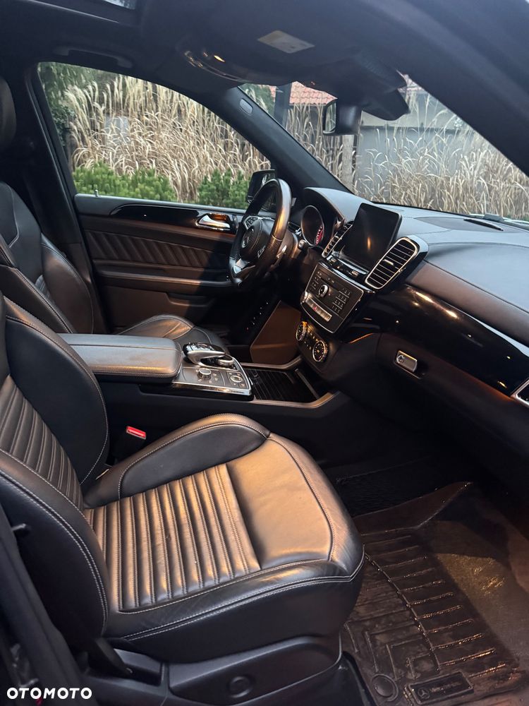 Mercedes-Benz GLS - 29