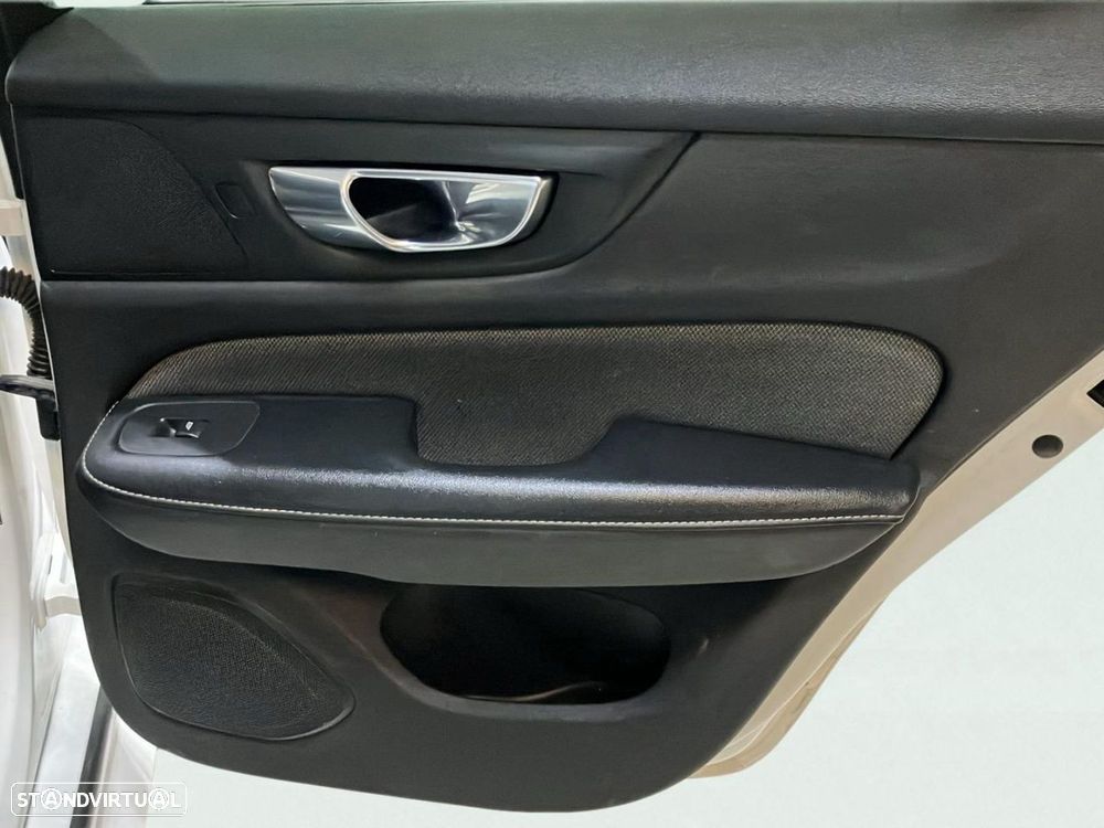 Volvo V60 2.0 T8 AWD TE R-Design - 25