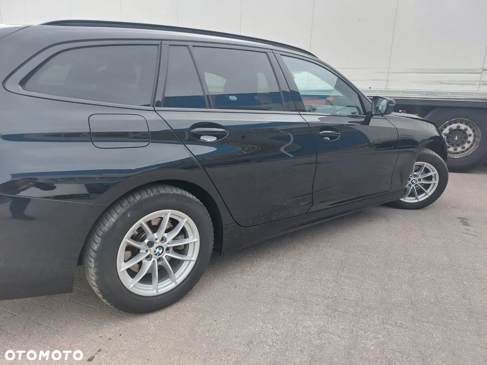 BMW Seria 3 318d Touring Sport Line - 34