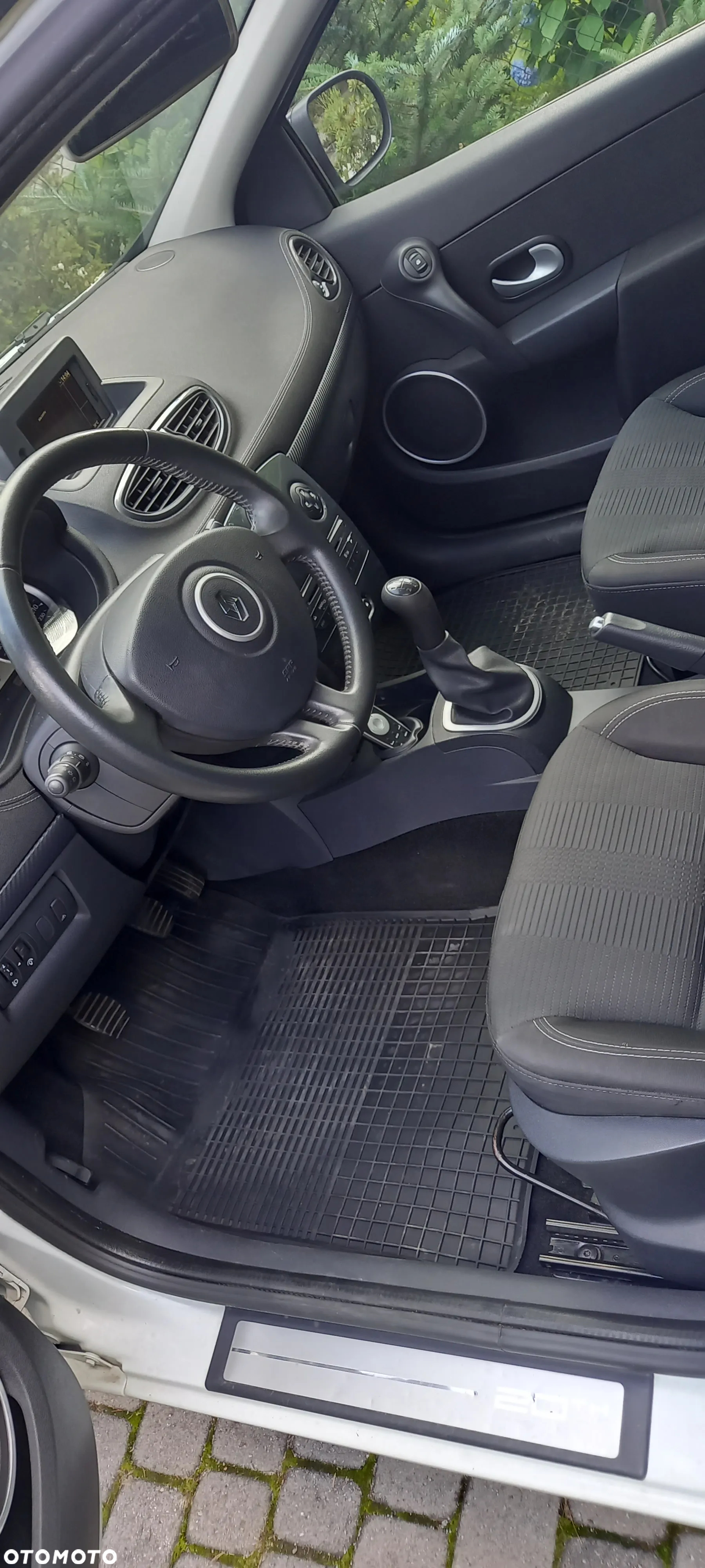 Renault Clio 1.2 16V Dwudziestka - 11