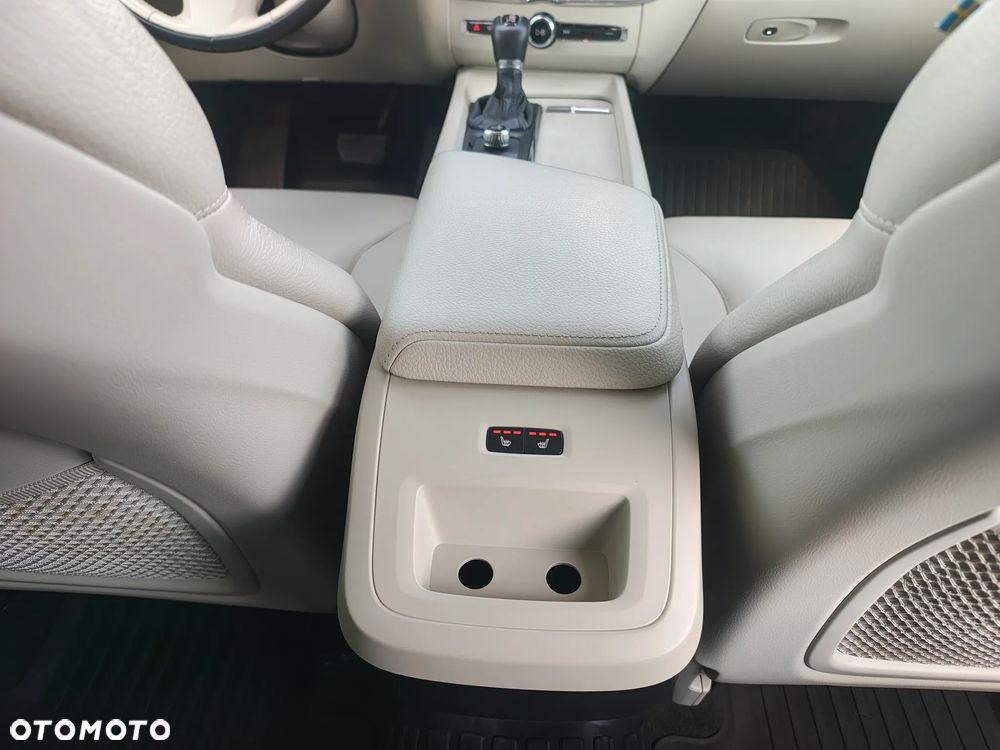 Volvo XC 60 D4 Momentum Pro - 13
