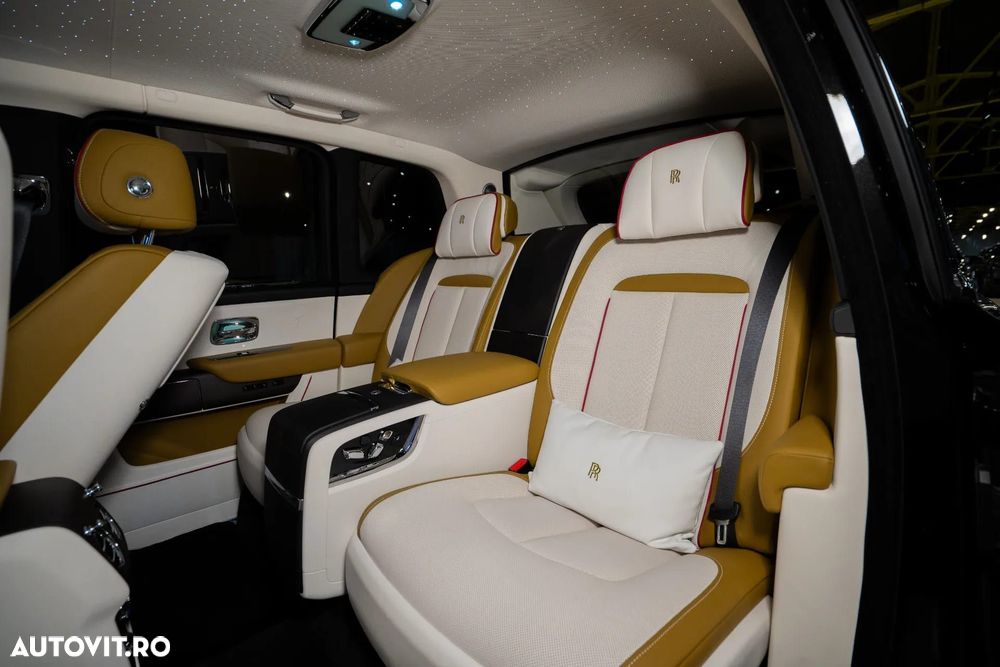 Rolls-Royce Cullinan - 40