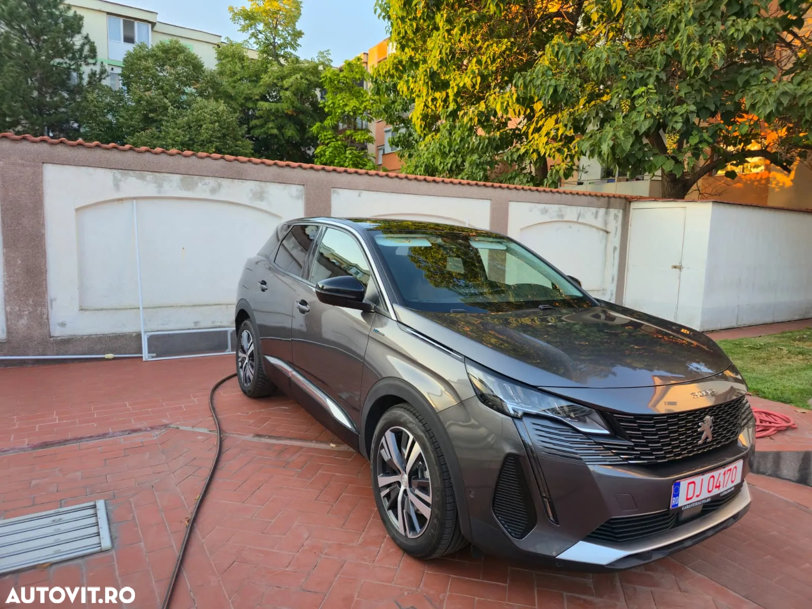 Peugeot 3008 Plug-In Hybrid4 300 e-EAT8 GT - 4