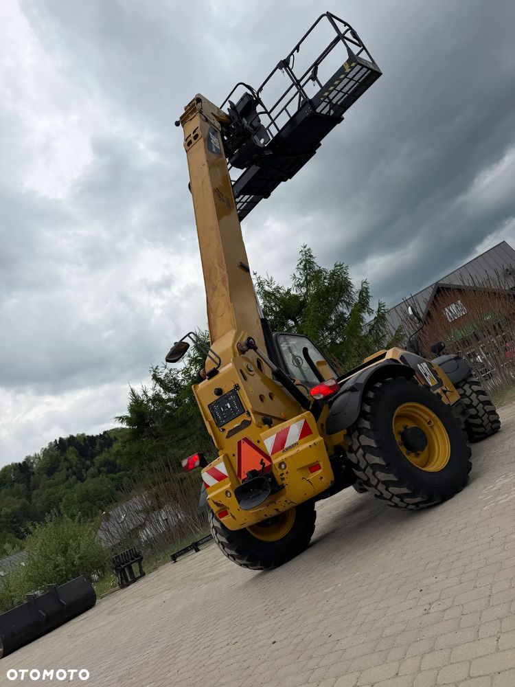 Caterpillar TH414 CAT Ładowarka Teleskopowa Dźwig Zwyżka 17 metrów wysuw z Bocianem. Udźwig 4 tony. Kosz z Pilotem. Widły. Łyżka szufla. Wysięgnik Bocian. Maszyna jak Nowa z Norwegii Pracowała w Urzędzie Komunalnym. KLIMATYZACJA. DEKRA BMWT. skręt 3 tryby 4 koła KRAB. Auto-poziomowanie! Zero luzów wycieków jak Nowa z salonu. Małe Gabaryty maszyny a potężny zasięg i udzwig! Skrzynia Hydrostatic 4 biegi. Zmiana na Pokrętle przy kierownicy. Wszystko Sterowane z 1 dżojstkika wraz z łapami! OKAZJA. Dużo dodatkowych sekcji hydraulicznych! pracowała głównie z koszem. Zero luzów - 26
