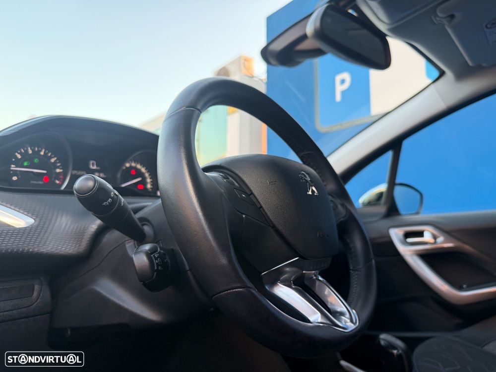 Peugeot 2008 1.2 PureTech Style - 9