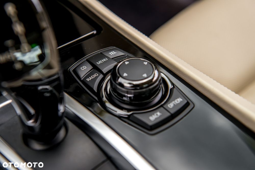 BMW Seria 7 760i - 32