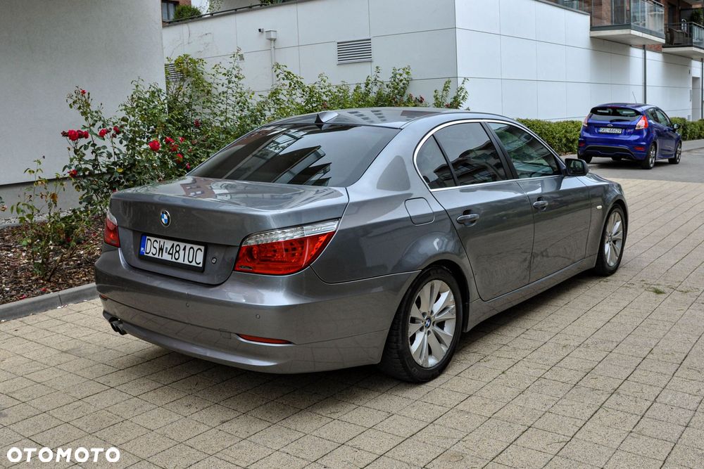 BMW Seria 5 523i Edition Exclusive - 4
