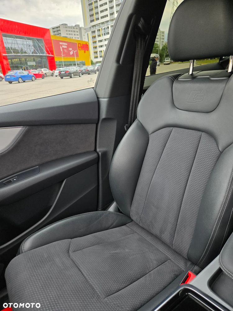 Audi Q8 - 12