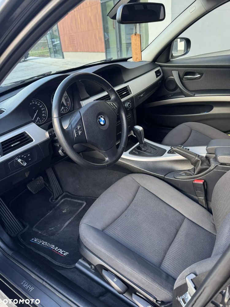BMW Seria 3 320i - 13