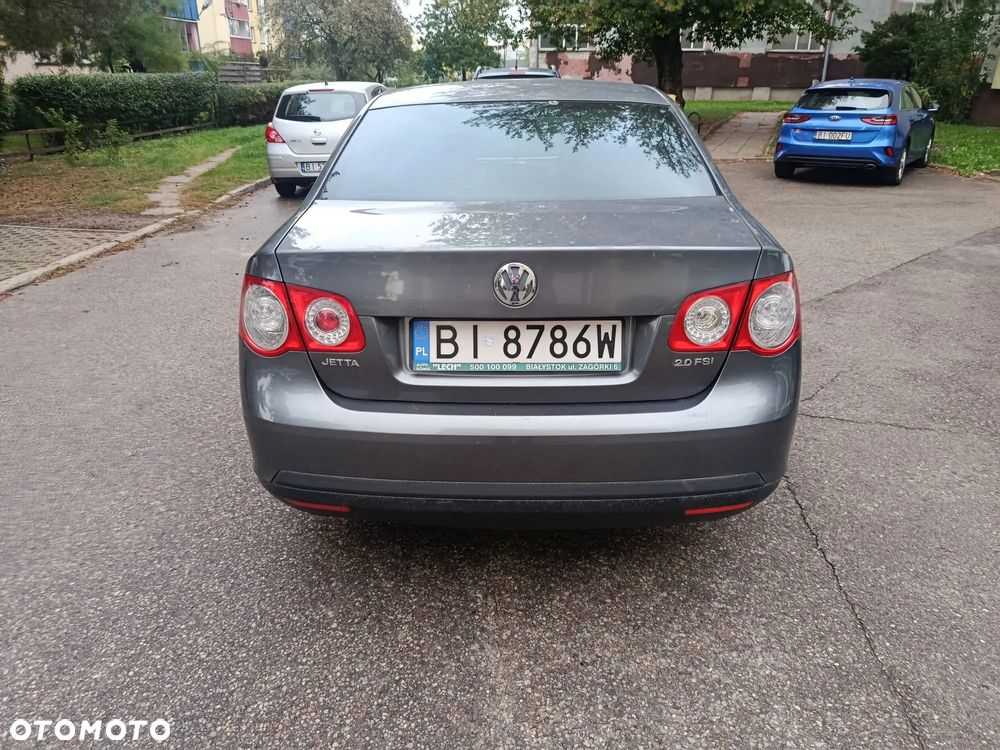 Volkswagen Jetta 2.0 FSI Comfortline - 3