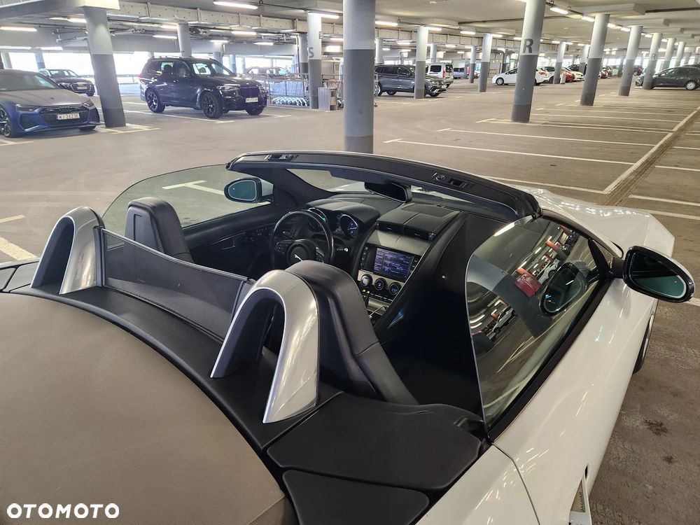 Jaguar F-Type Chequered Flag - 14