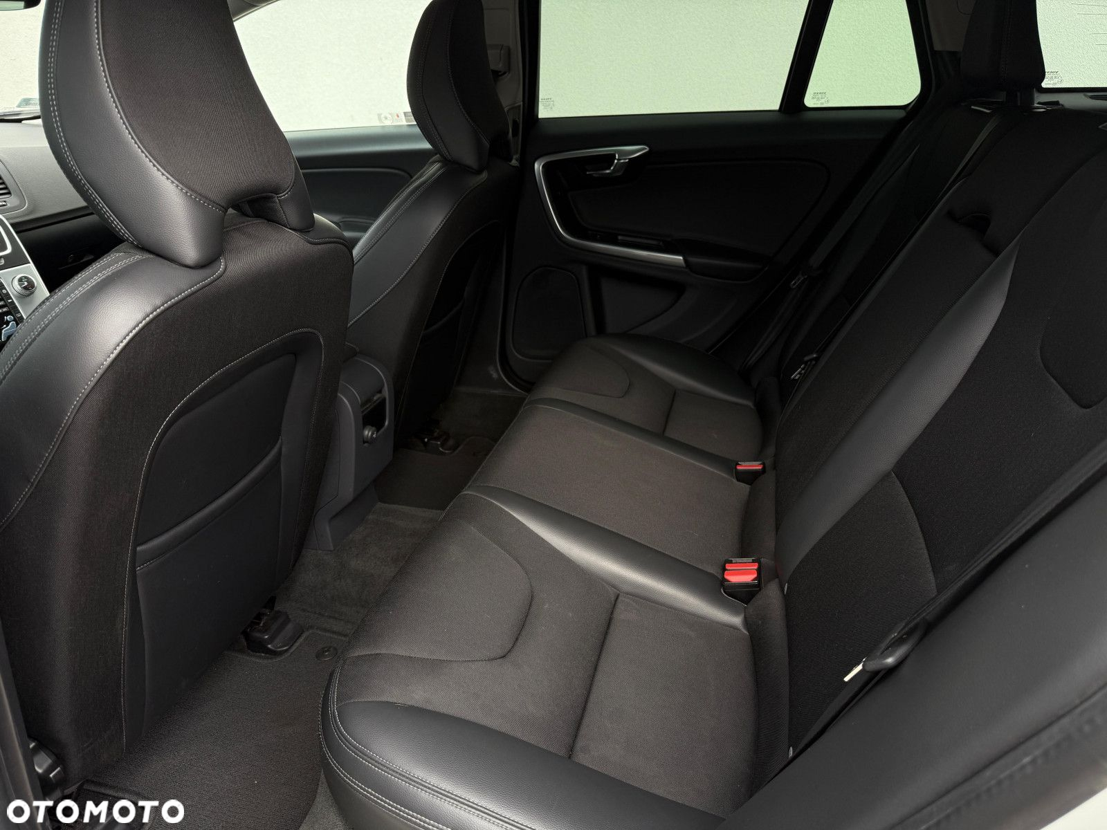 Volvo V60 Cross Country - 36
