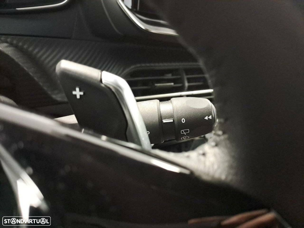 Peugeot 2008 1.2 PureTech Allure EAT8 - 15