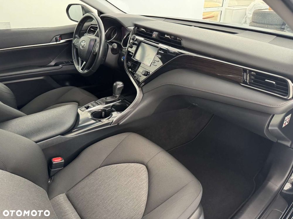 Toyota Camry - 20