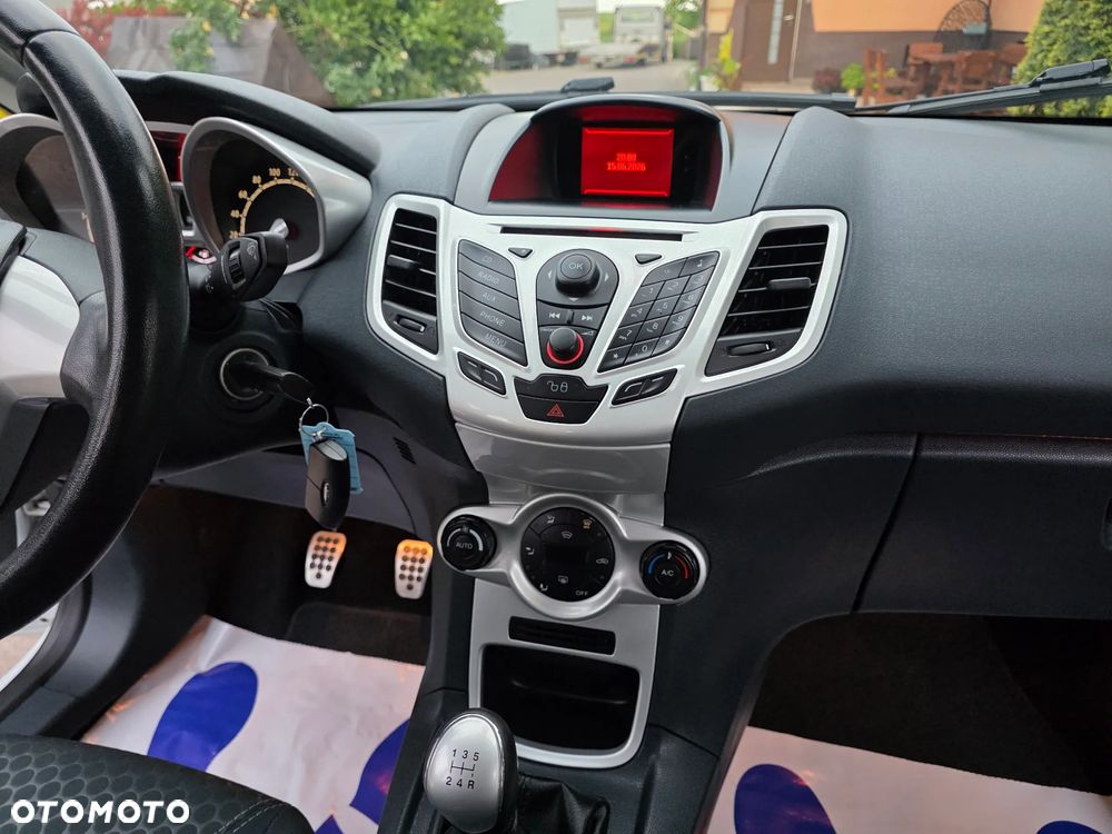 Ford Fiesta 1.4 Titanium - 38