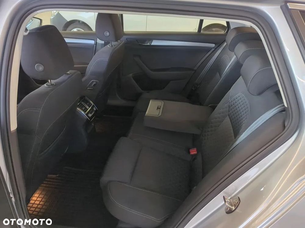 Skoda Superb 2.0 TDI SCR Style DSG - 5