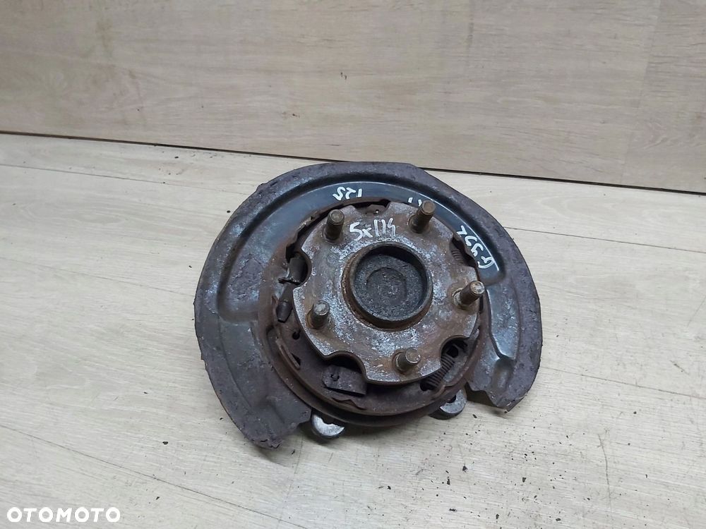 TOYOTA Avensis T25 03-08 r 2,2 d4d zwrotnica PRAWY tył piasta 5x114,3 - 2