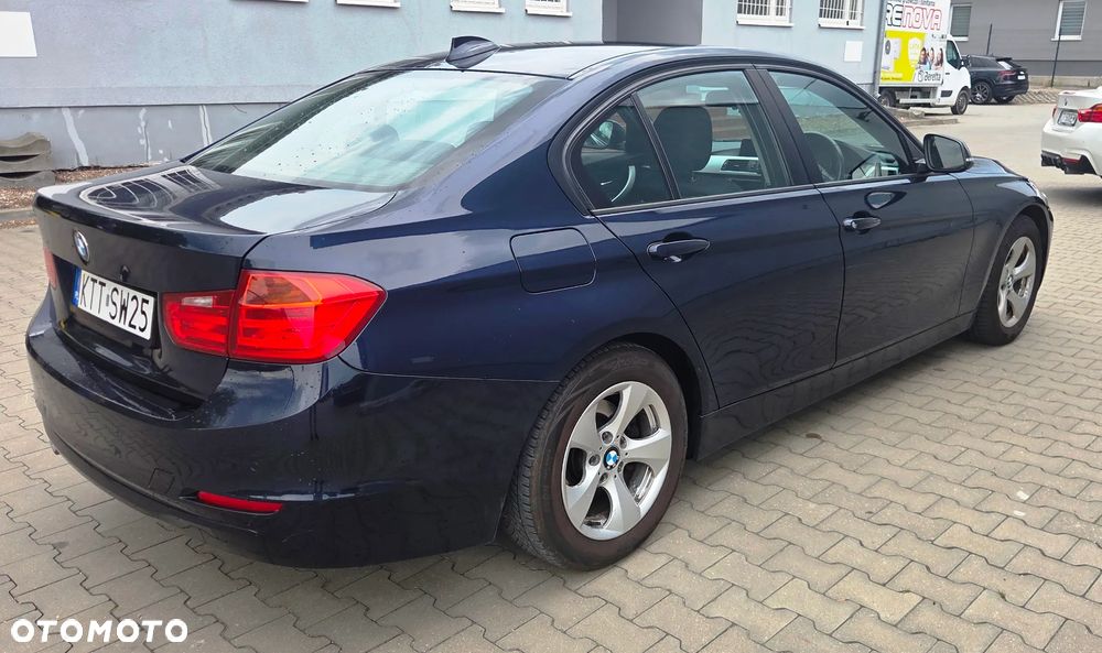 BMW Seria 3 320d DPF Efficient Dynamics Edition - 14