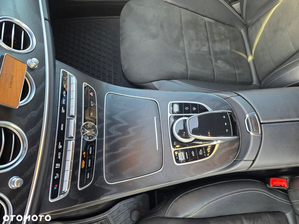 Mercedes-Benz Klasa E 220 d 4-Matic AMG - 19