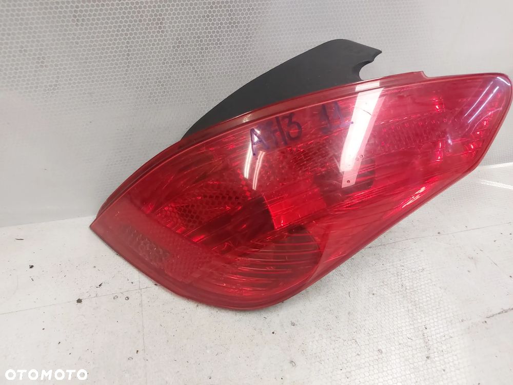 .  LAMPA TYL TYLNA PRAWA PEUGEOT 308 HB - 1