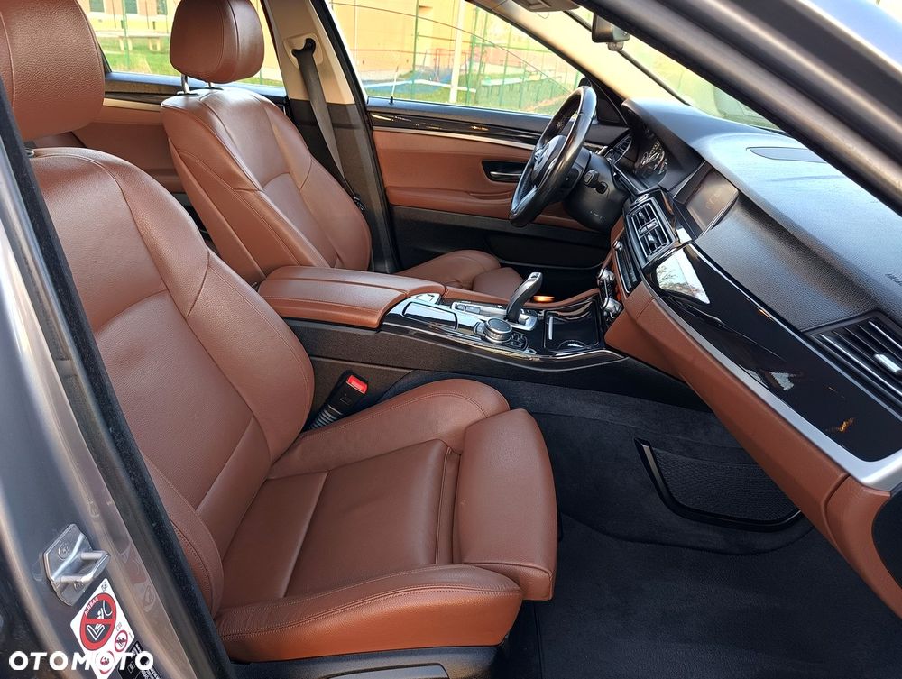 BMW Seria 5 525d Sport-Aut Modern Line - 25