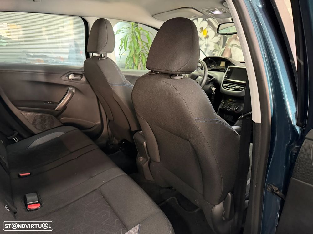 Peugeot 2008 1.2 PureTech Style - 26