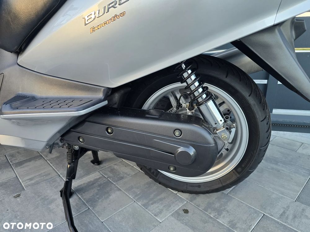 Suzuki Burgman - 24