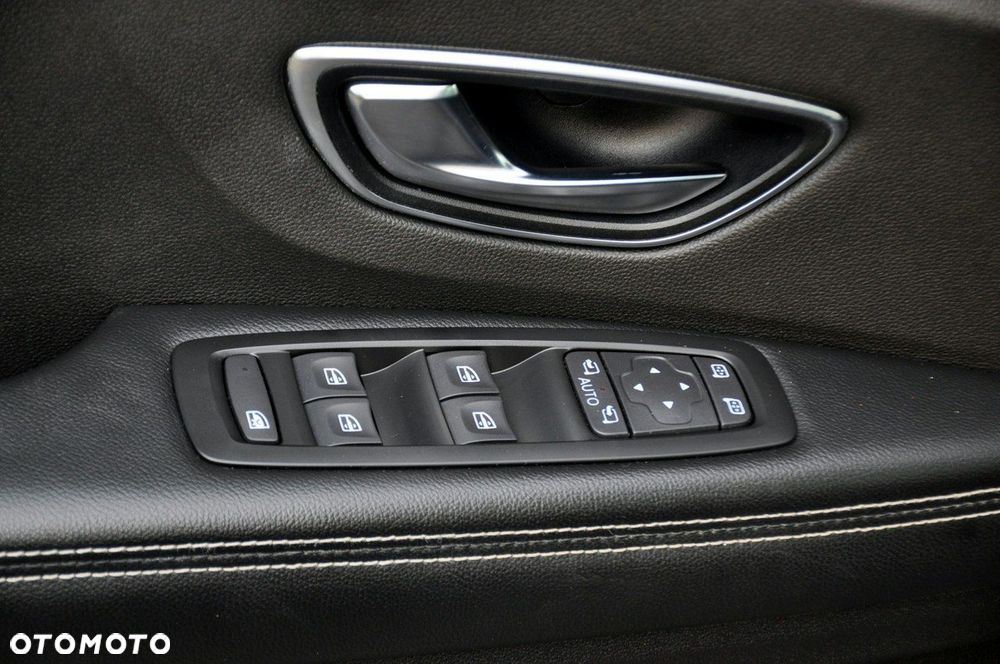 Renault Grand Scenic - 36