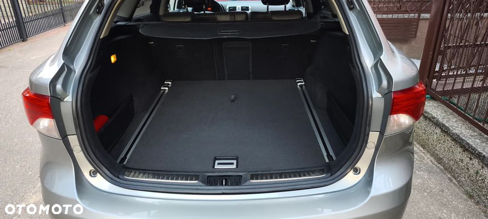 Toyota Avensis 2.0 D-4D Premium - 9