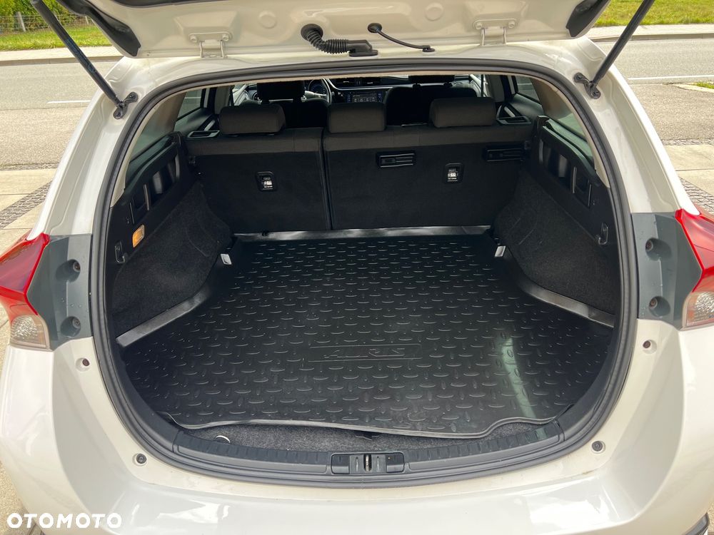 Toyota Auris 1.6 D-4D Executive - 26