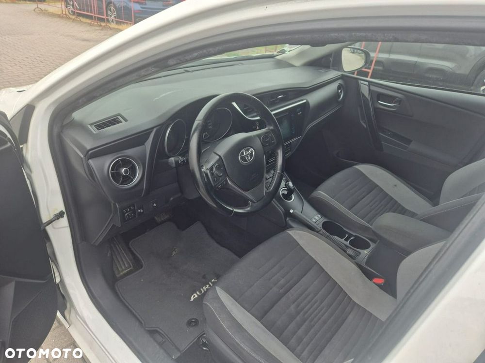 Toyota Auris - 12