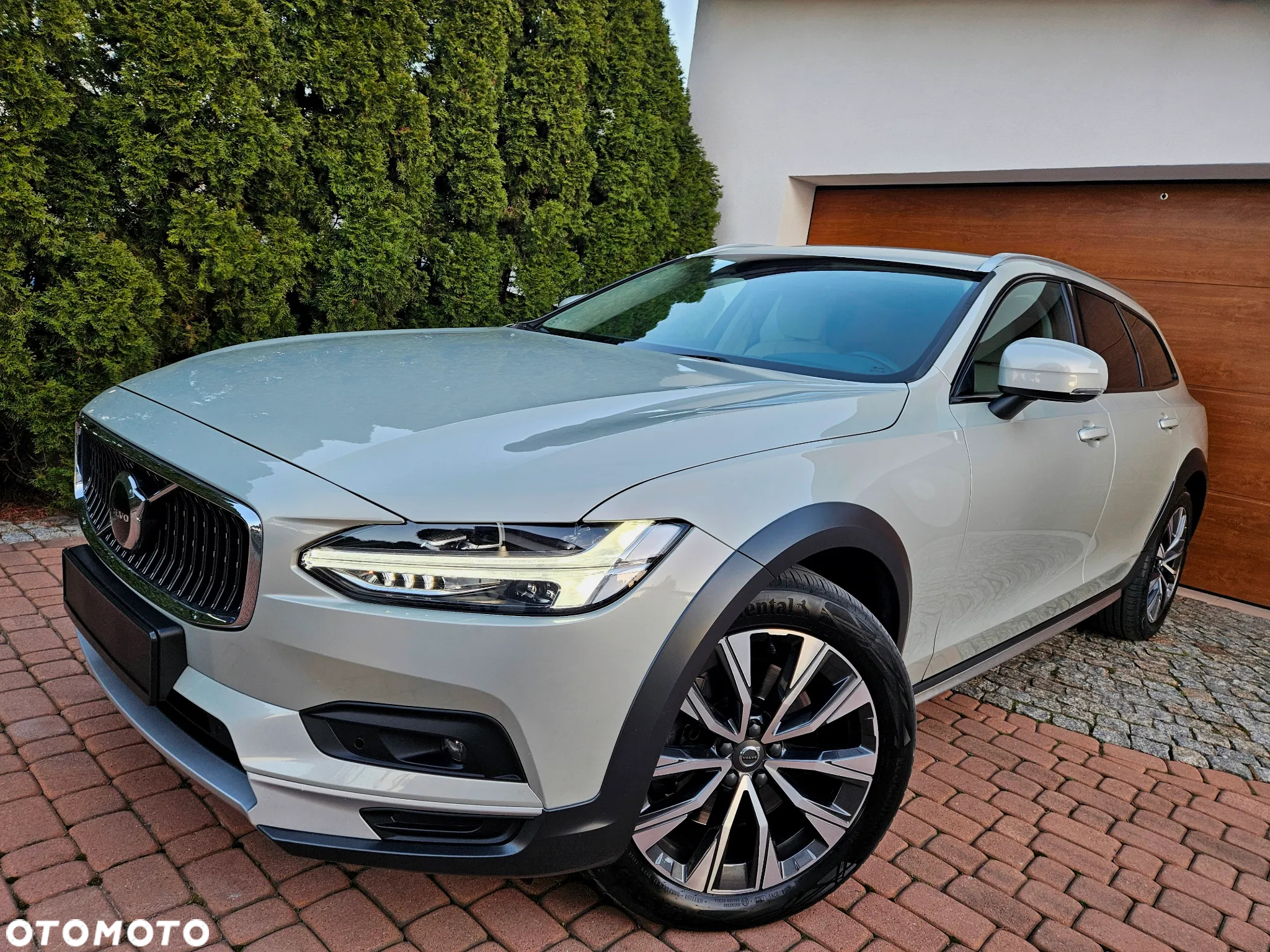 Volvo V90 Cross Country - 12