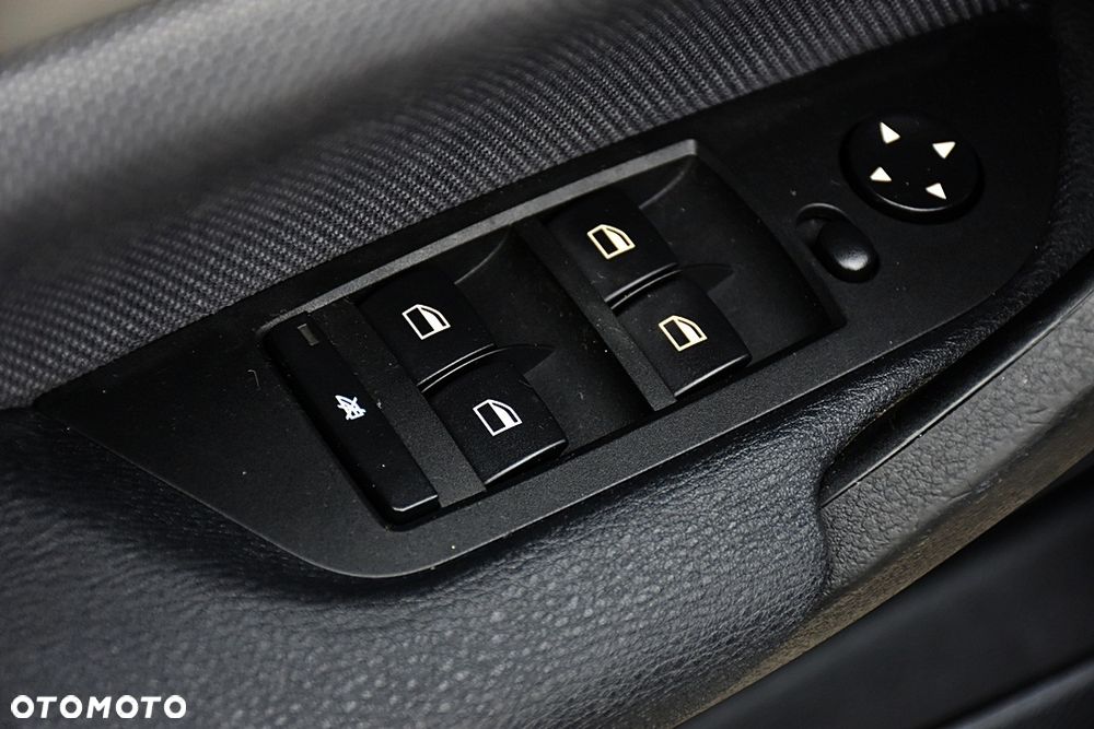 BMW X1 sDrive18d xLine - 29