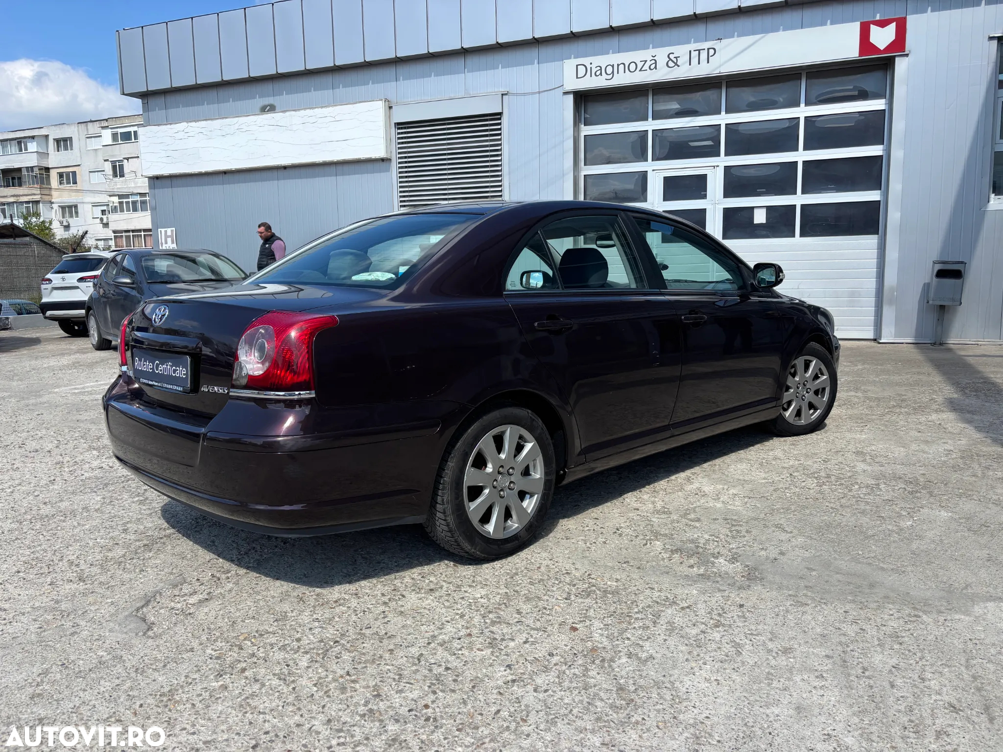 Toyota Avensis 1.8 Comfort - 4