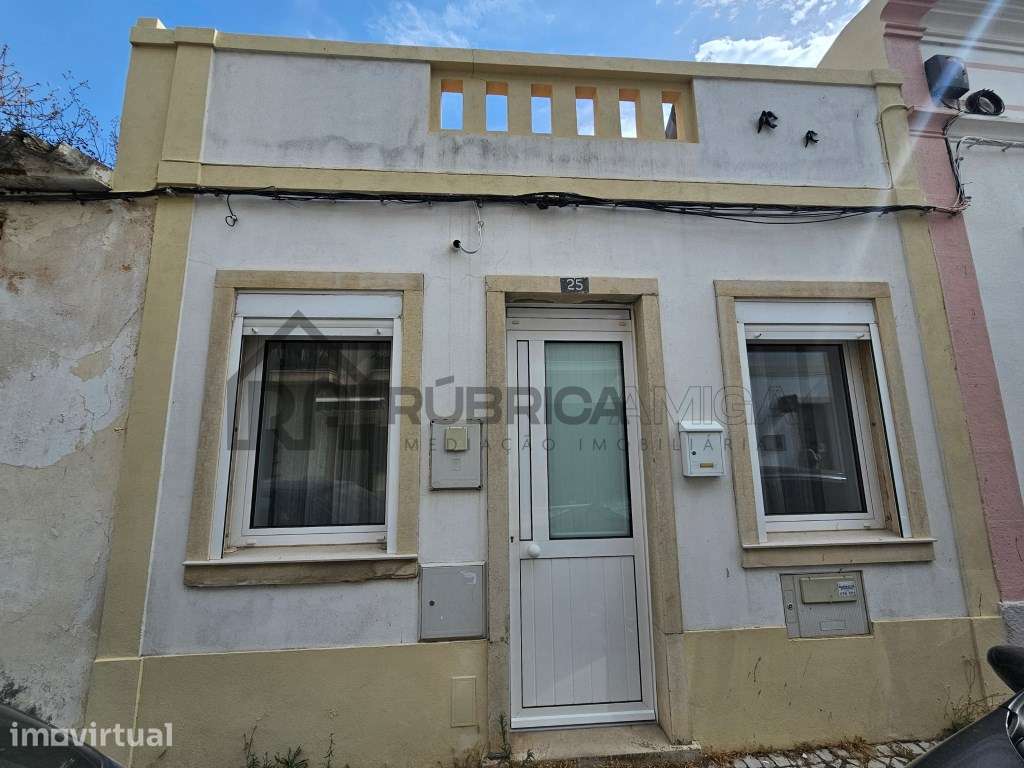 Moradia v1 terrea restaurada no centro de Loule - Grande imagem: 3/22