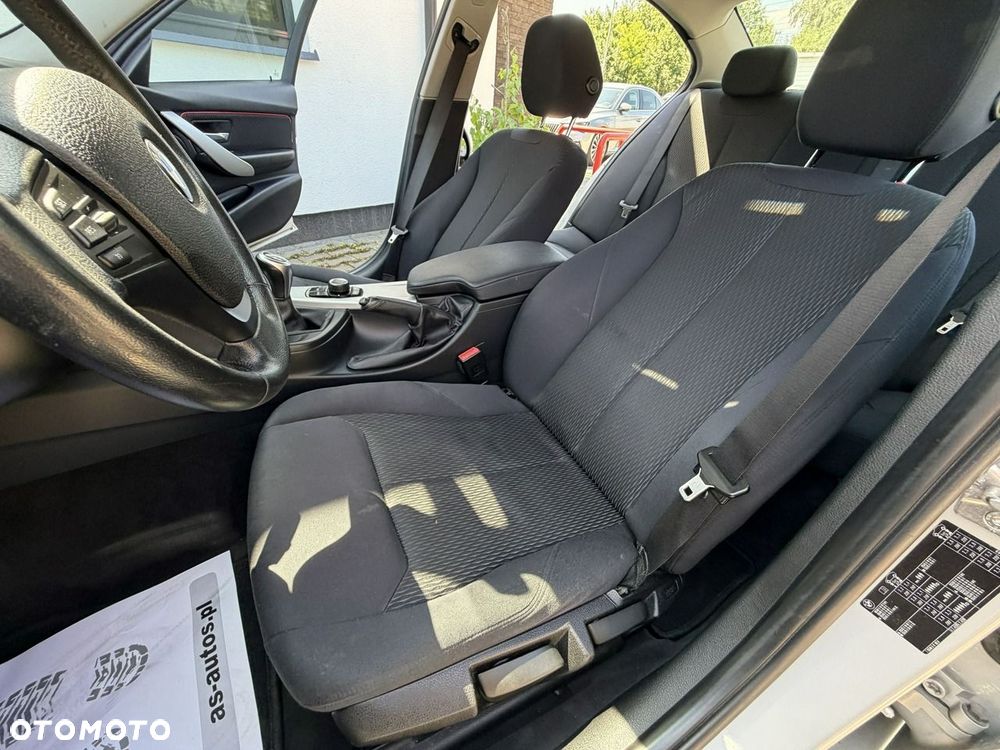 BMW Seria 3 320i Sport Line - 21