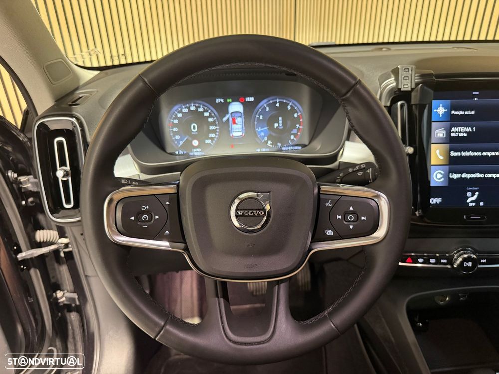 Volvo XC 40 T3 Geartronic Momentum Pro - 8