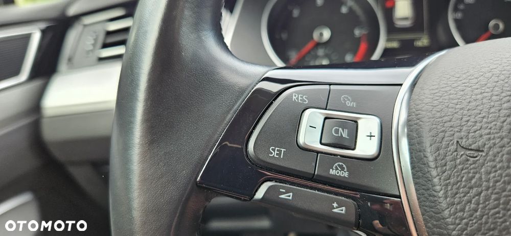 Volkswagen Passat Variant 2.0 TDI BMT Comfortline - 23