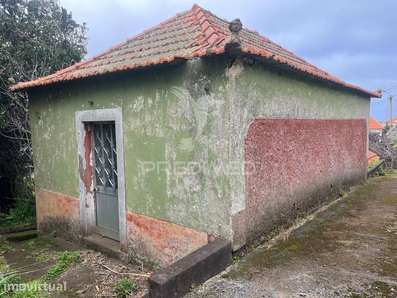 Moradia e Palheiro para Recuperação na P. Pargo junto ao campo de g... - Grande imagem: 4/16
