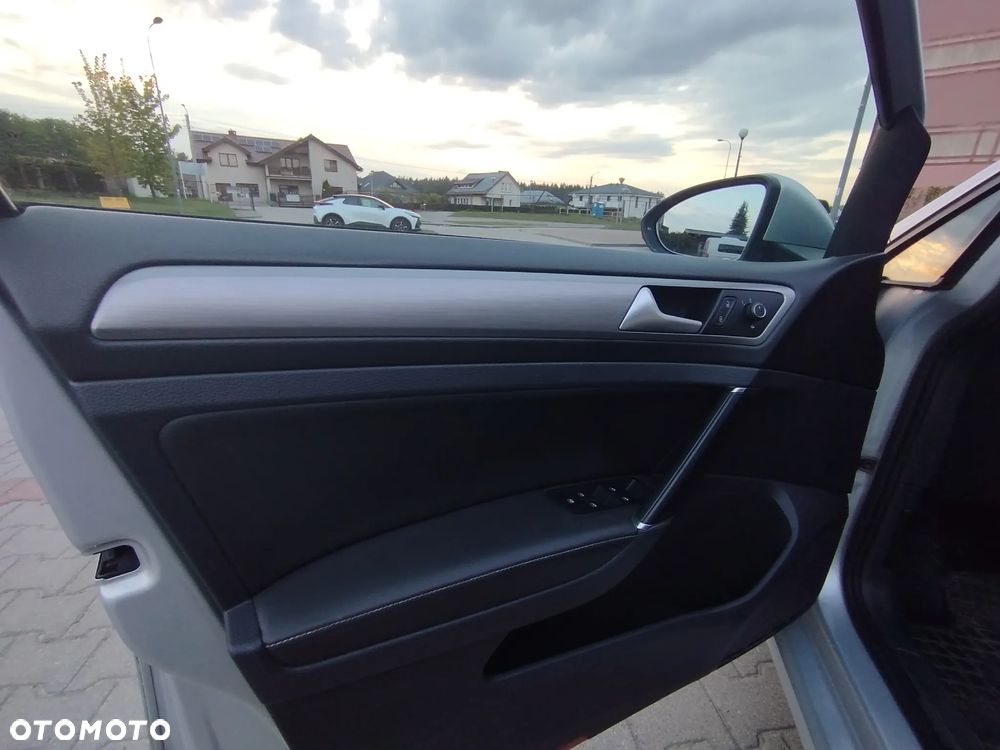 Volkswagen Golf - 9