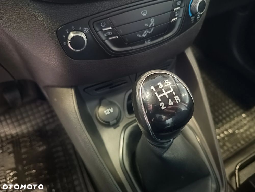 Ford Transit Courier - 17