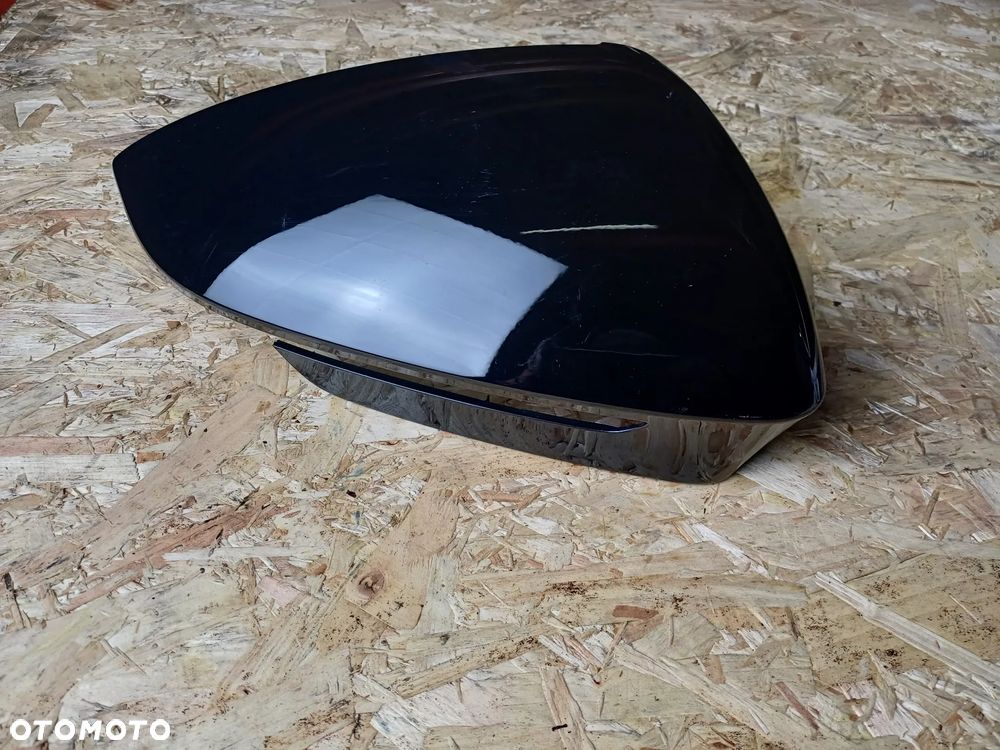 VW ID4 Obudowa Lusterka Zewnętrzna Prawa 11b857538