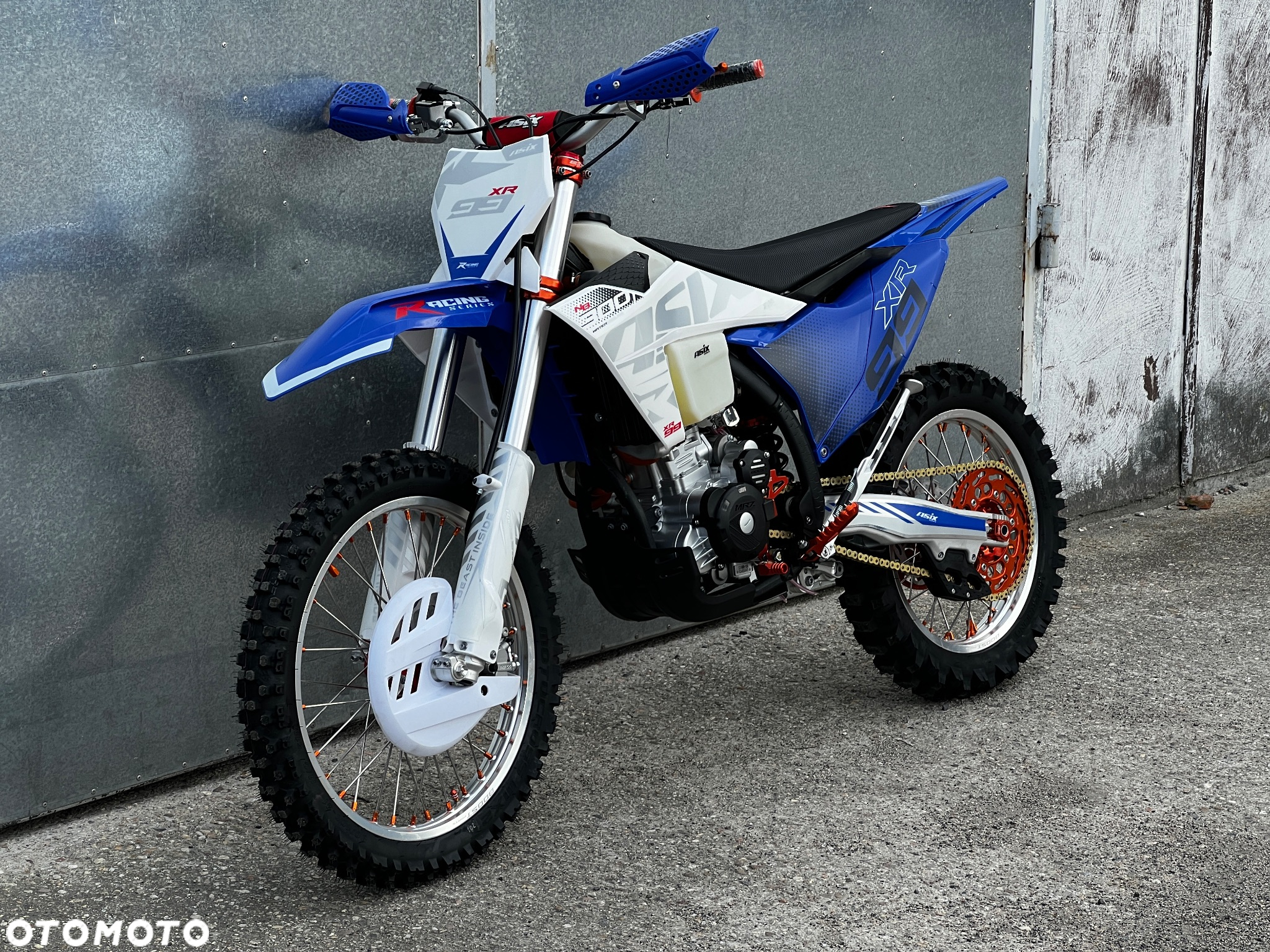 ASIX XR - 6