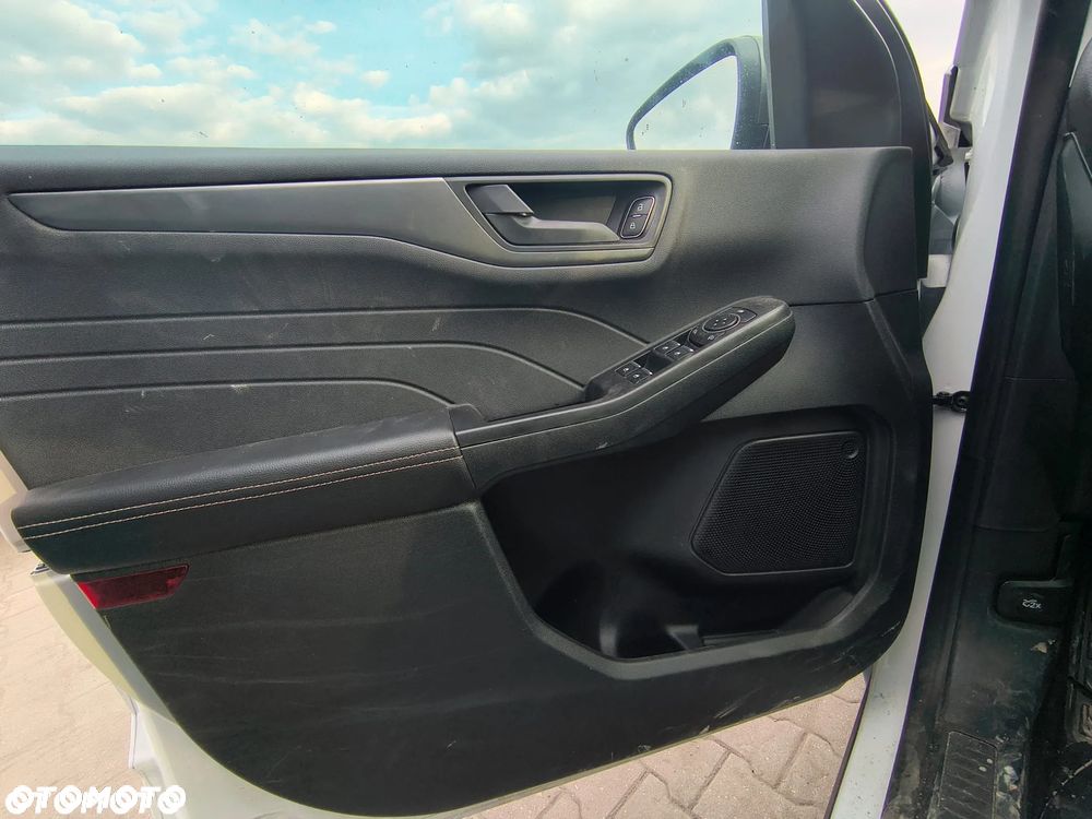 Ford Kuga - 10