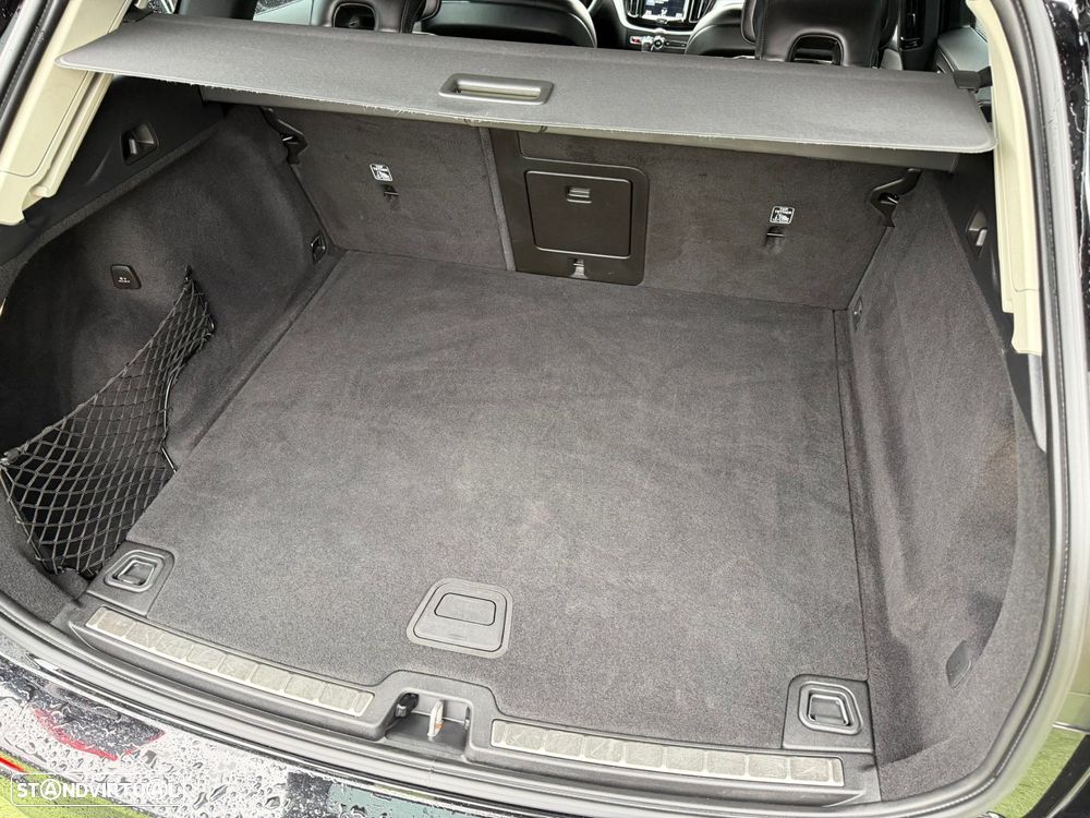 Volvo XC 60 2.0 D4 Momentum Geartronic - 52